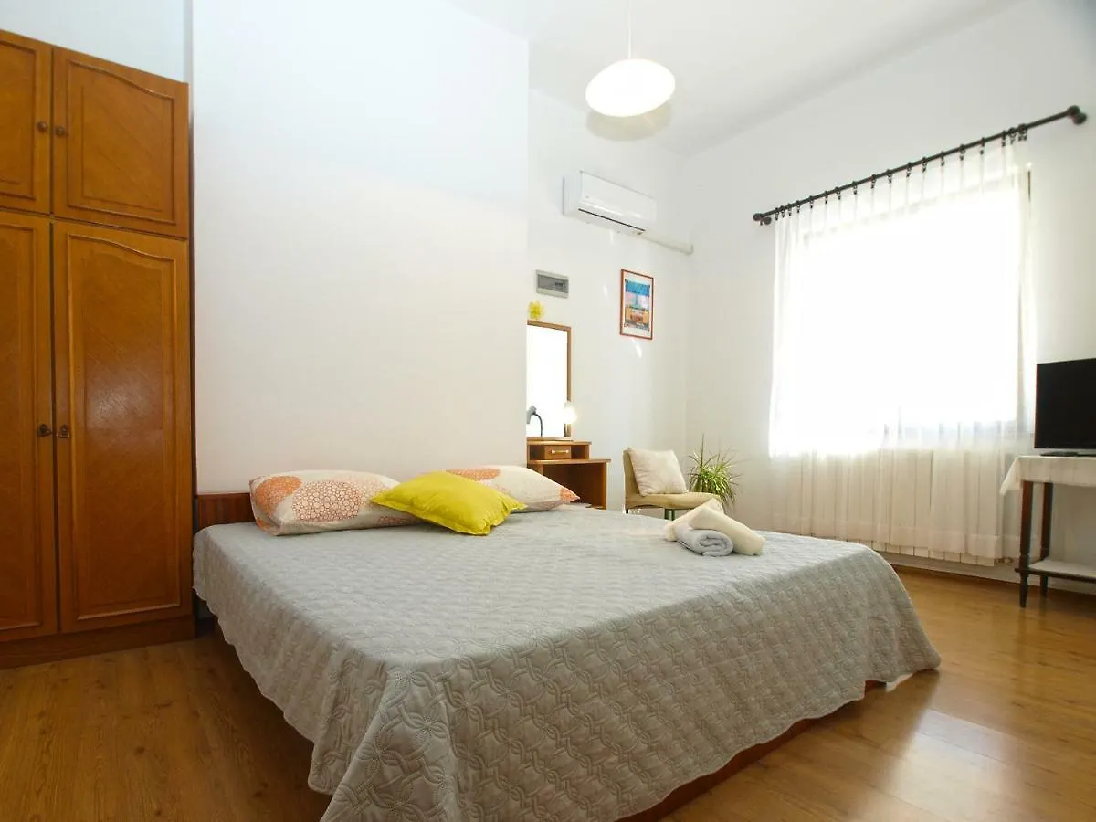 Apartments Boris 1965 Pula 0*,  Croatia